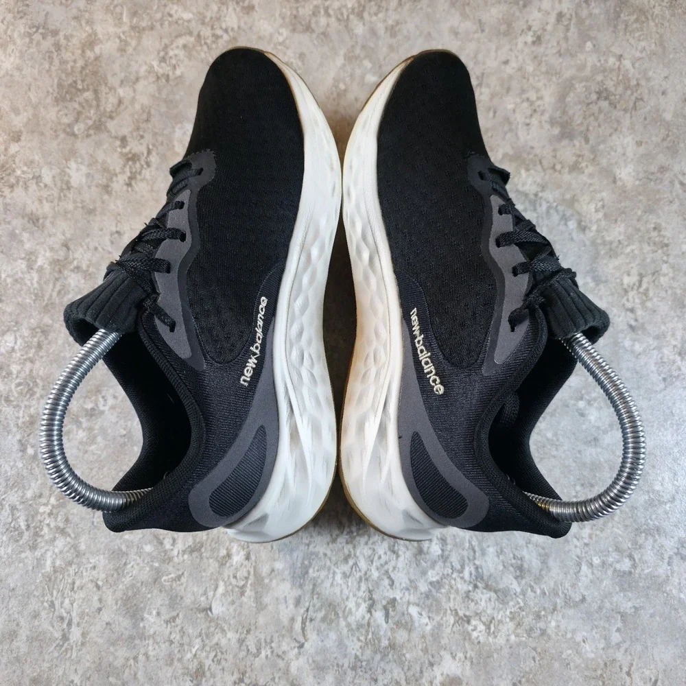 New Balance Fresh Foam Arishi V4 Womens Size 7 Black Running Shoes Sneakers